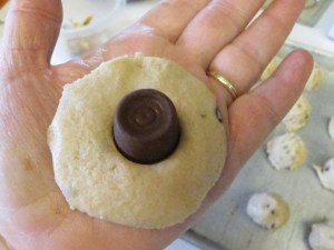 Chocloate Chip Caramel Cookies (6)